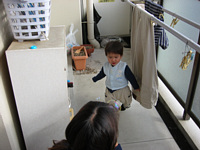 V{ʂĉ󂷂̂āC\ނォȁ`.i̔w͍ق炯オ...j