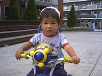 O֎Ԃ̓Pɂ܂.܂nh̑,y_𓥂ނƂ,RrJ[̂悤ɏĂ܂.,܂܂͑.