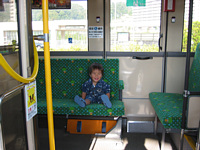 Ԓ̃oXɂ荞ŃjRjR.Ă