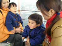 観覧車は揺れてるし,少し寒かったけど,二人はニコニコでした(^o^)