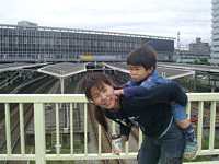 新大阪の歩道橋から電車をいっぱい見たよ.