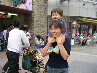 肩車したら興奮してままの頭に顎をがちがちさせて喜んでおります(^_^;)