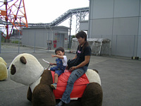 あっちにはおばけがでるよ,こっちはお水がばっしゃーんなるよ,と饒舌なりく.