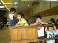 右からたいちゃん,こうた君,せりちゃん,りく.皆視線がバラバラ...特にりくが...