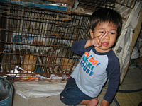 うさぎちゃんと仲良しなんだよ.うさぎちゃんはしつこく餌をもってきて迷惑だったかも...