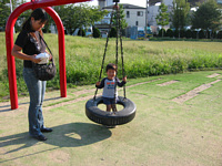 タイヤブランコは未だに一番のお気に入り♪りくの物だとちょっと勘違いしてるの(^_^;)
