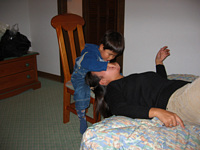 歯医者に行ってから歯医者ごっこが流行.でもりく先生はかなり強引かつ痛みを伴うので,患者にされる親達はかなり困惑(;_;)