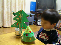 左が今日荒本保育園で作った方,右が昨日くすのき保育園で作ったツリー.どっちもかわいいでしょ?