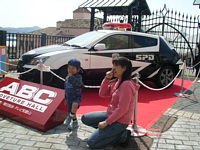 ブル号の中にデカレッドとデカグリーンがいたんだよ!変なポーズ.