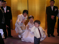 花婿さんと花嫁さんの前で決意のポーズ!