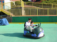 りくの運転は怖いですよ〜.わざと壁にぶつけたがるから.