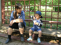 カキ氷を食べて休憩中.あぁ生き返りますなぁ.