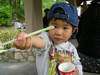 とうちゃんもたべてみ,おいしいよ!