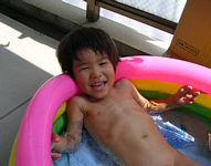 あぁ,気持ちよい(^o^)子供の特権ですなぁ.