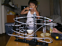 新大阪の玩具屋で買ってもらったスペースワープ.ジェットコースターみたいでかっこいいでしょ?